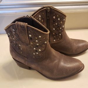 White Mountain leather studded boots size 6.5